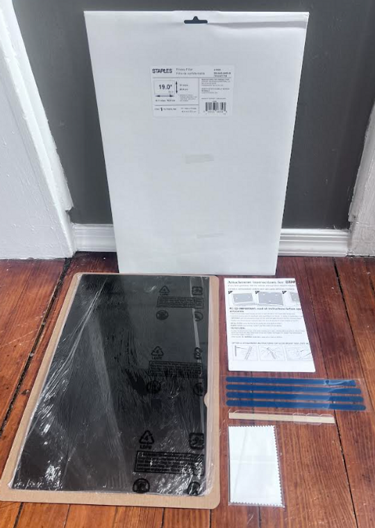 Staples 41939 Laptop 19" Widescreen Privacy Screen Filter Black