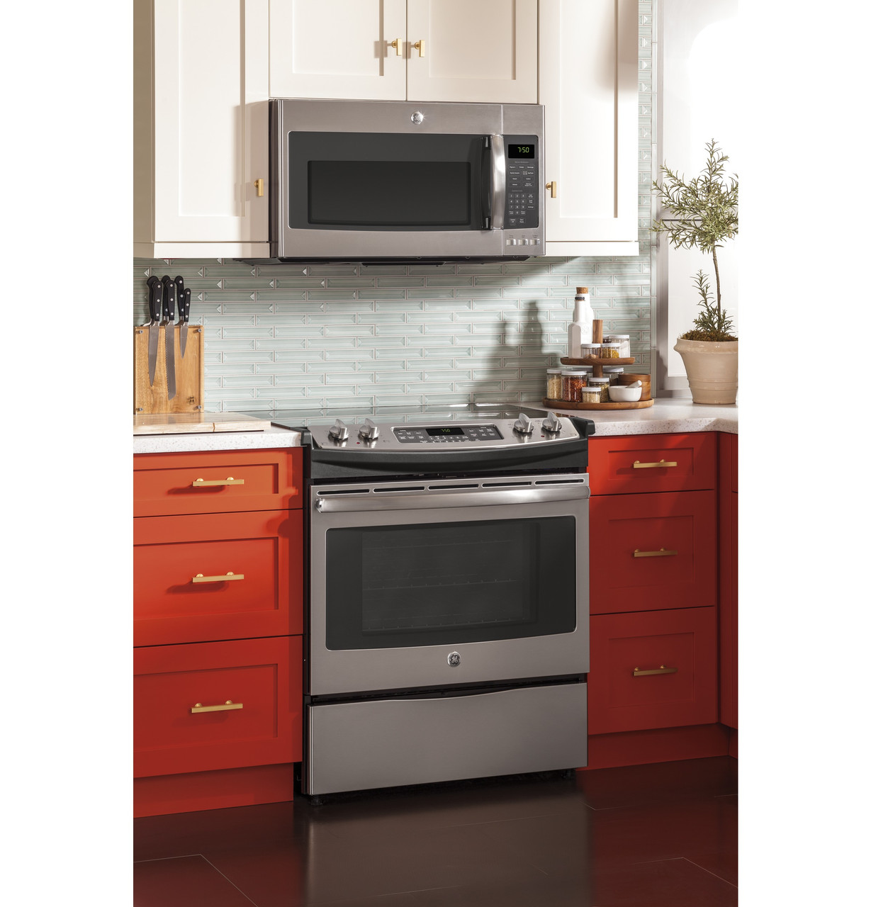 GE Series 1.9 Cu. Ft. Over-the-Range Sensor Microwave Oven - Thumbnail 5