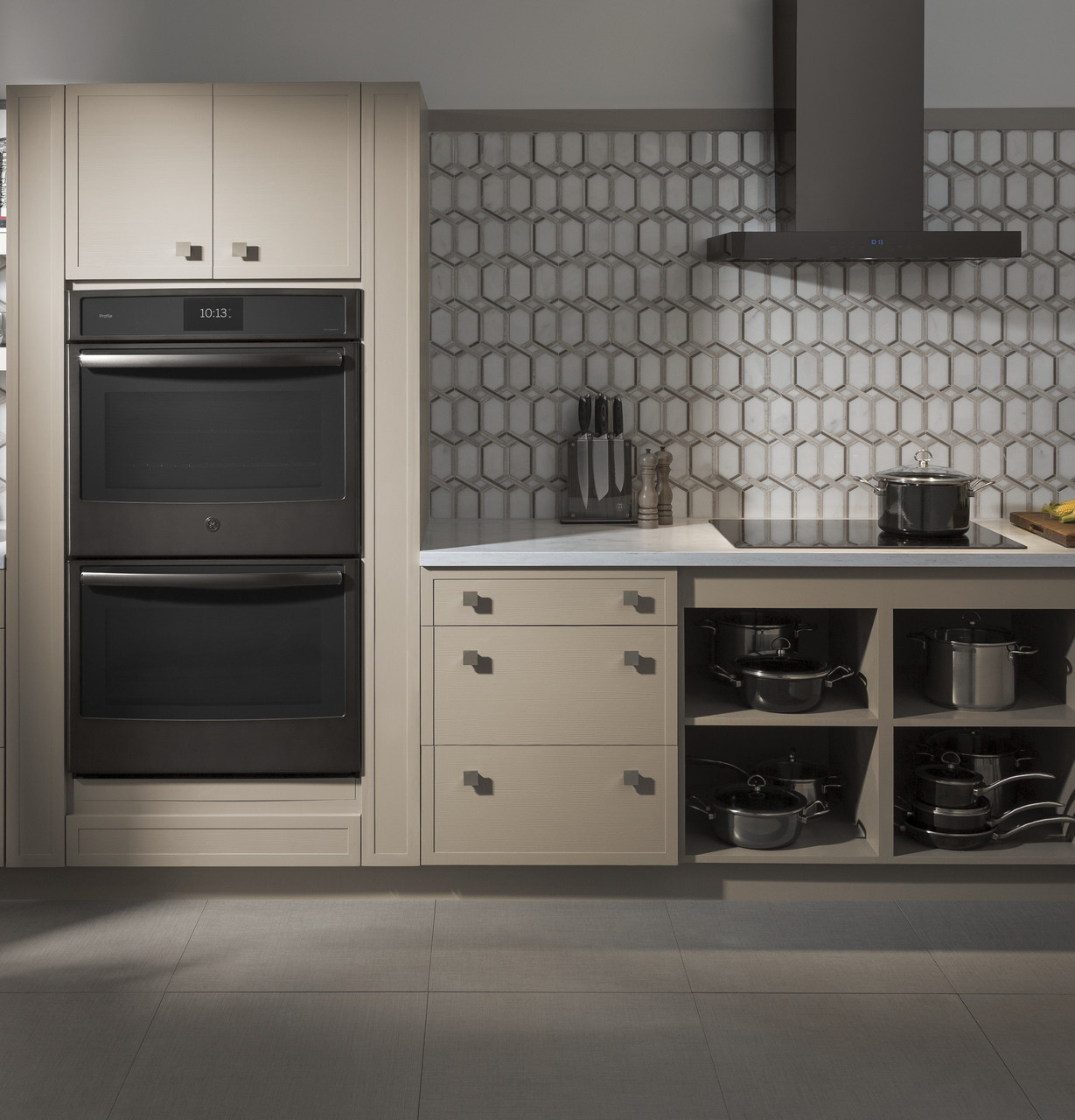 30” Smart Designer Wall Mount Hood w/ Perimeter Venting - Thumbnail 4