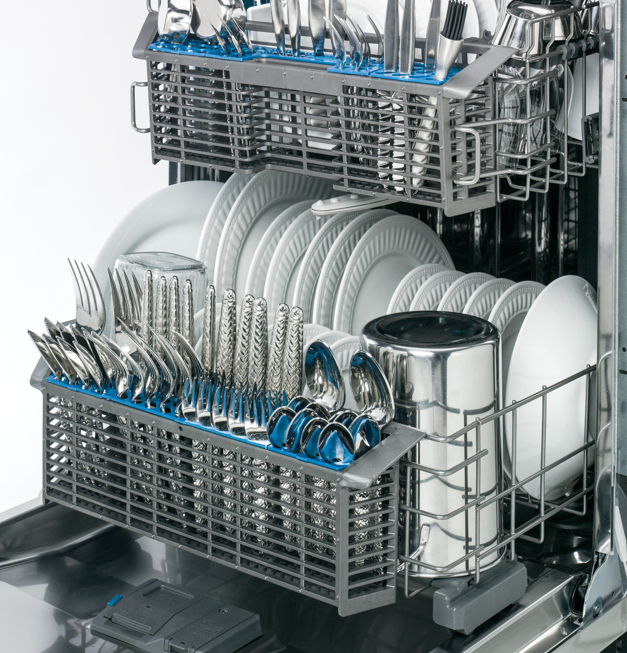 GE Interior Dishwasher with Front Controls - Thumbnail 4