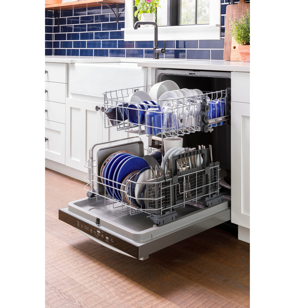 GE Dishwasher - Thumbnail 2