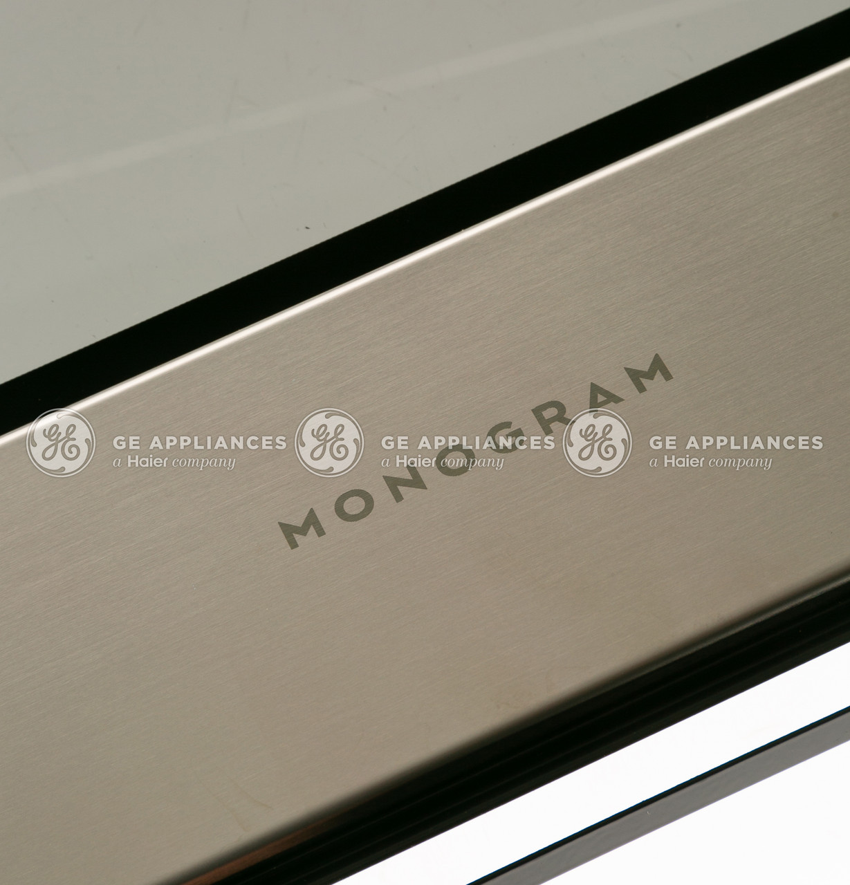 GLASS AND TRIM OUTER DOOR W/ LOGO - Thumbnail 3