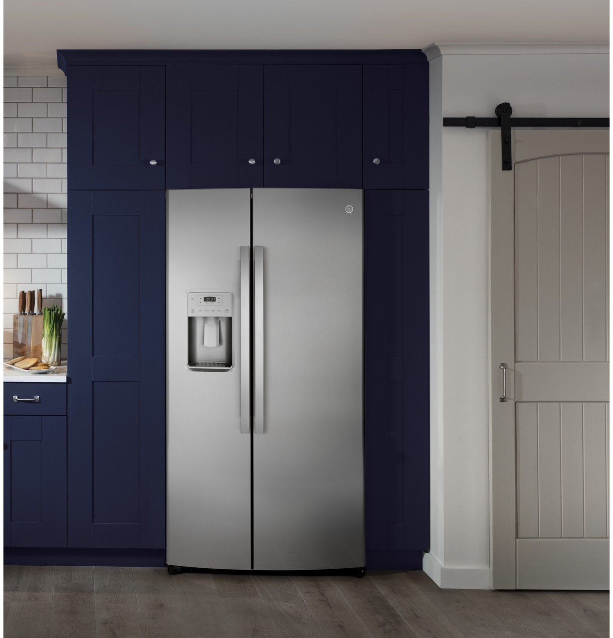 GE Refrigerator - Thumbnail 4