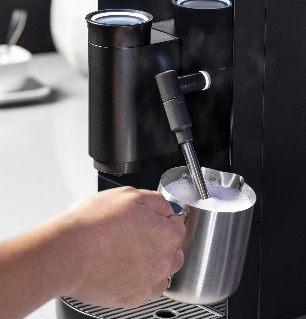 GEProfile_AutoEspresso_P7CEBBS6RBB_Steam_FandB_SteamFrother.jpg GEProfile_AutoEspresso_P7CEBBS6RBB_Steam_FandB_SteamFrother.jpg