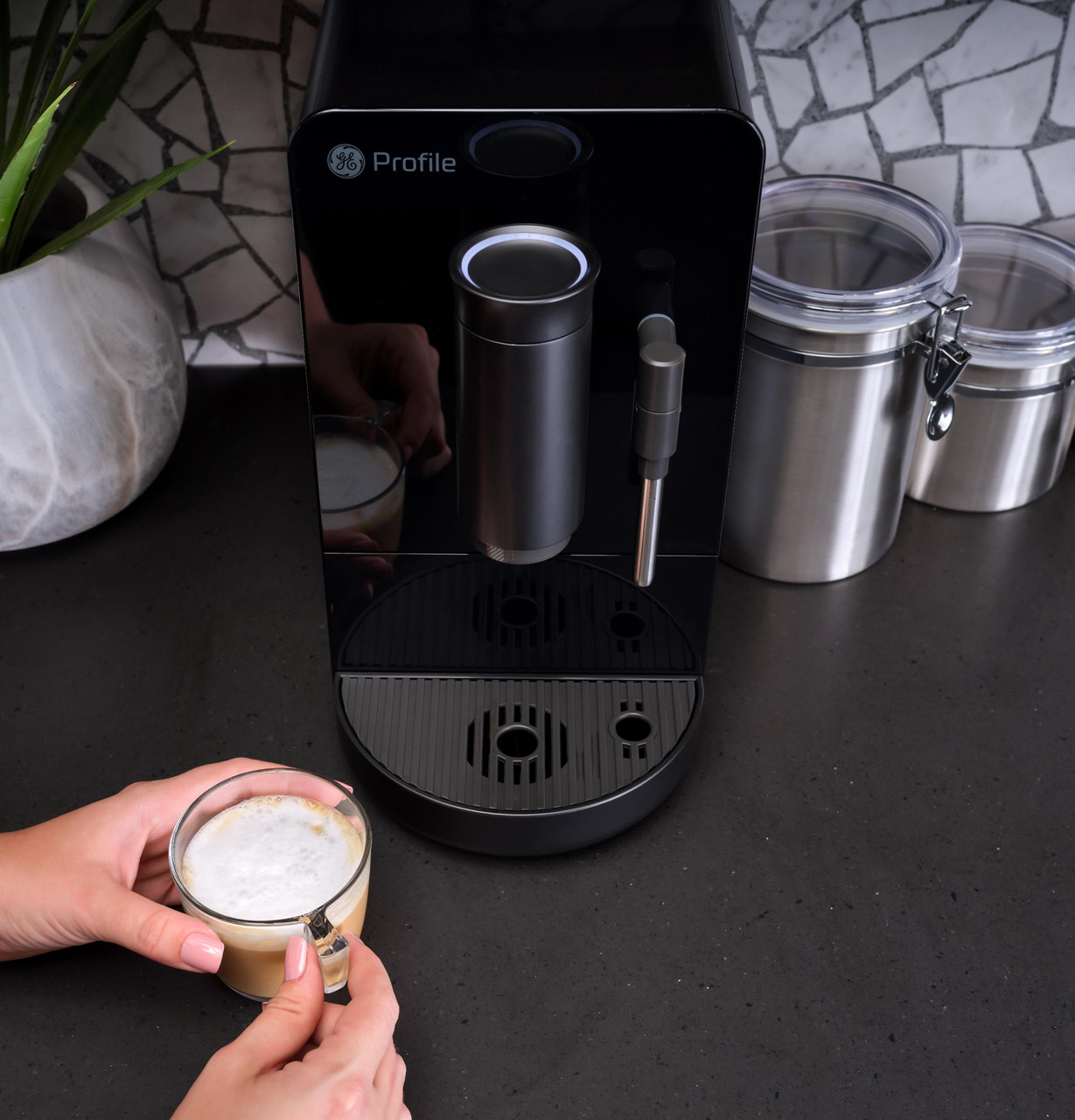 GEProfile_AutoEspresso_P7CEBBS6RBB_Steam_FandB_CompactModernDesign.jpg GEProfile_AutoEspresso_P7CEBBS6RBB_Steam_FandB_CompactModernDesign.jpg