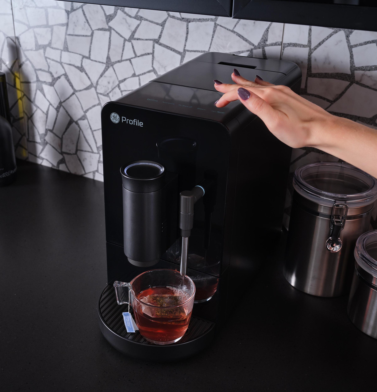 GEProfile_AutoEspresso_P7CEBBS6RBB_Steam_FandB_HotWater.jpg GEProfile_AutoEspresso_P7CEBBS6RBB_Steam_FandB_HotWater.jpg