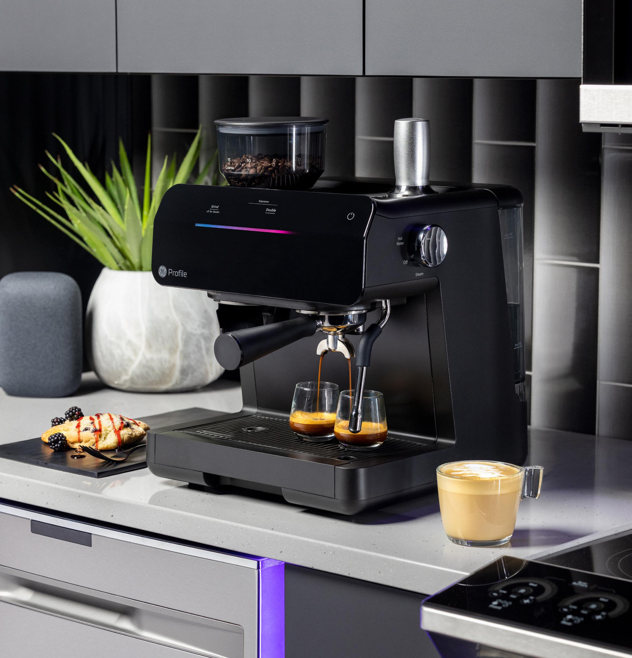 GEProfile_SemiAutoEspresso_P7CESAS6RBB_10.jpg