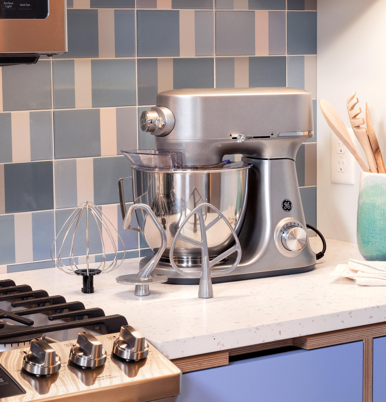 GE_StandMixer_G8MSAAS1RSH_Silver_FB_Components.jpg