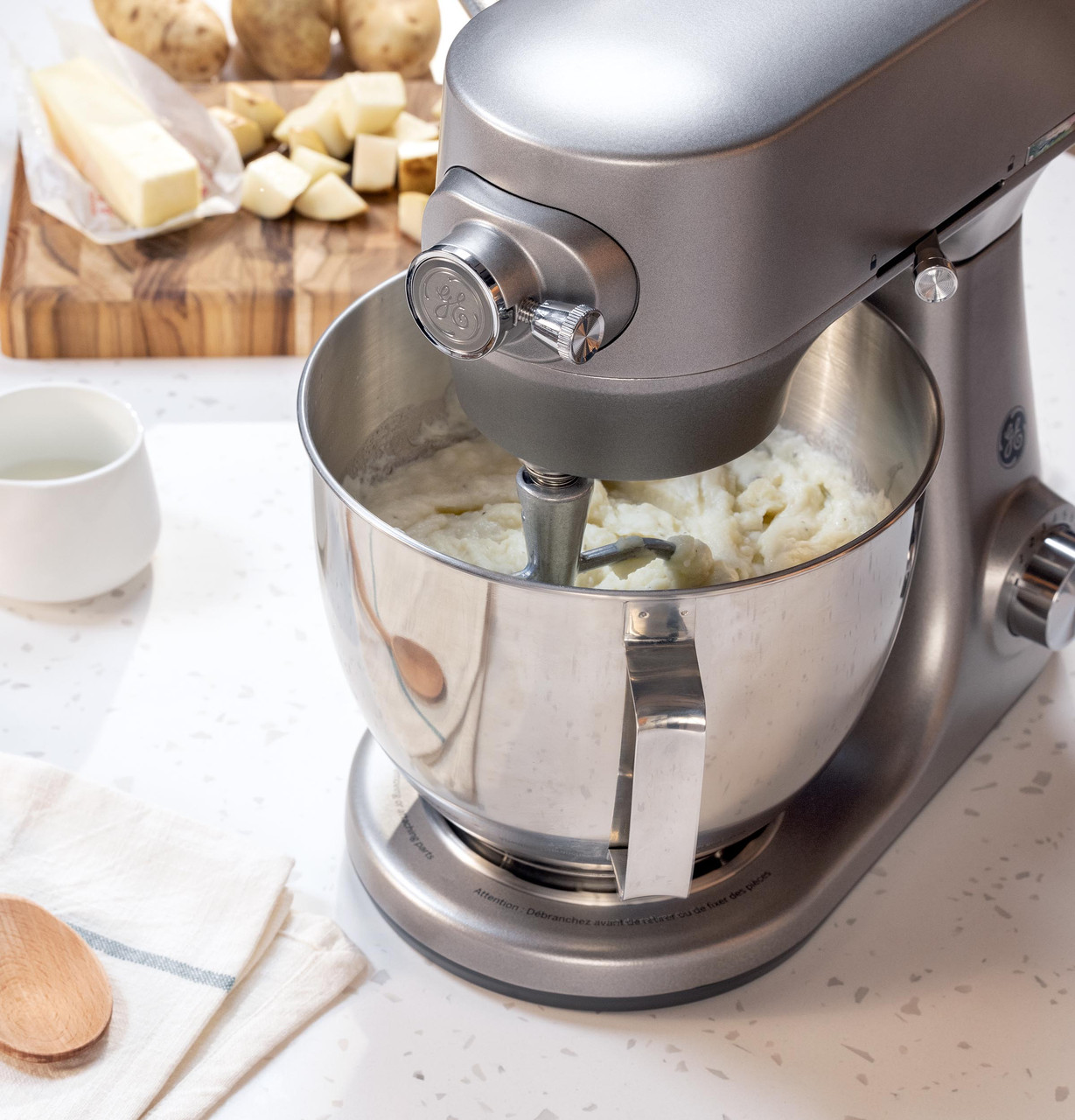 GE Tilt-Head Stand Mixer - Thumbnail 3