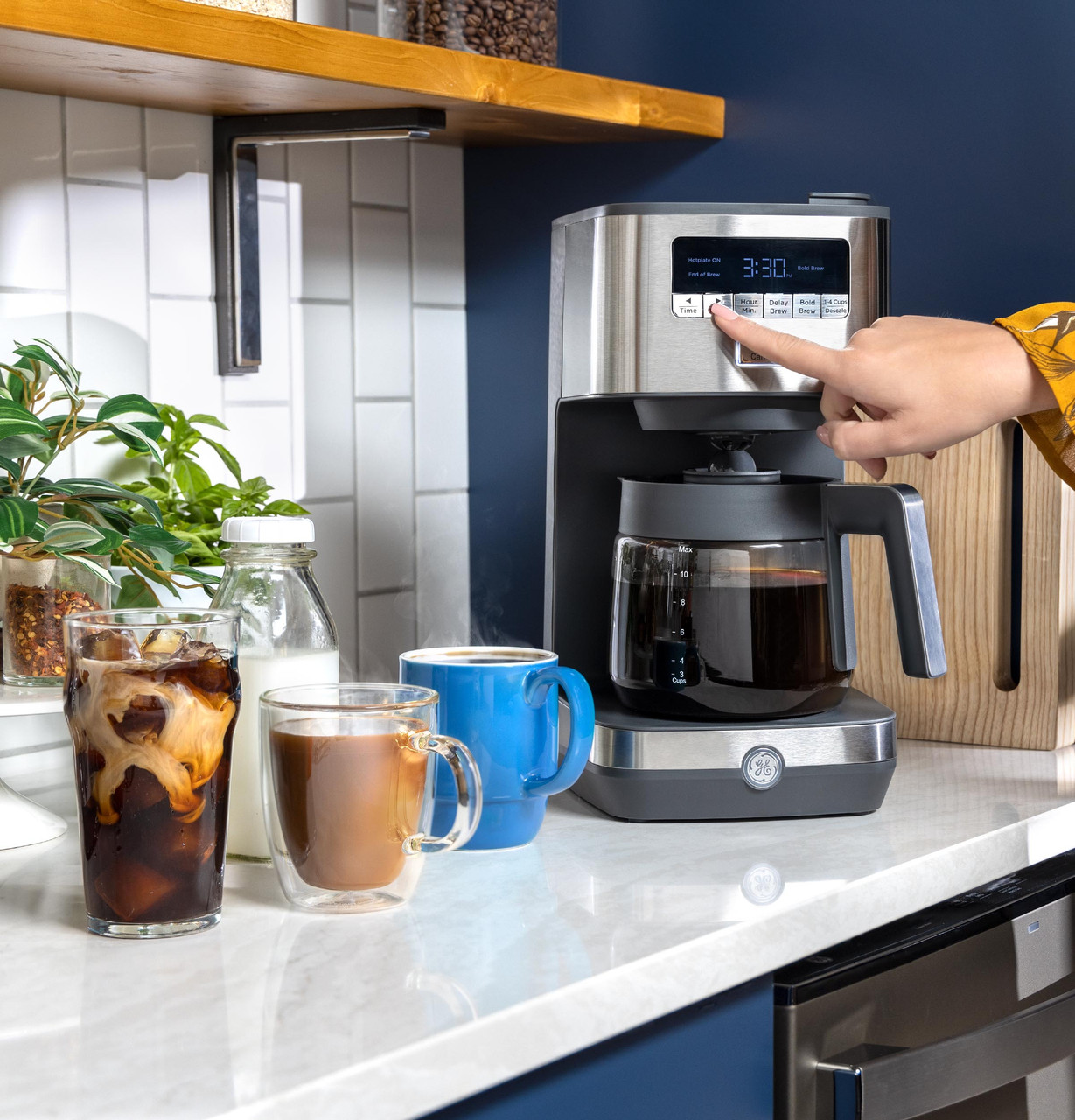 GE_CoffeeGlass_G7CDAASSTSS_FB_WarmingPlate.jpg