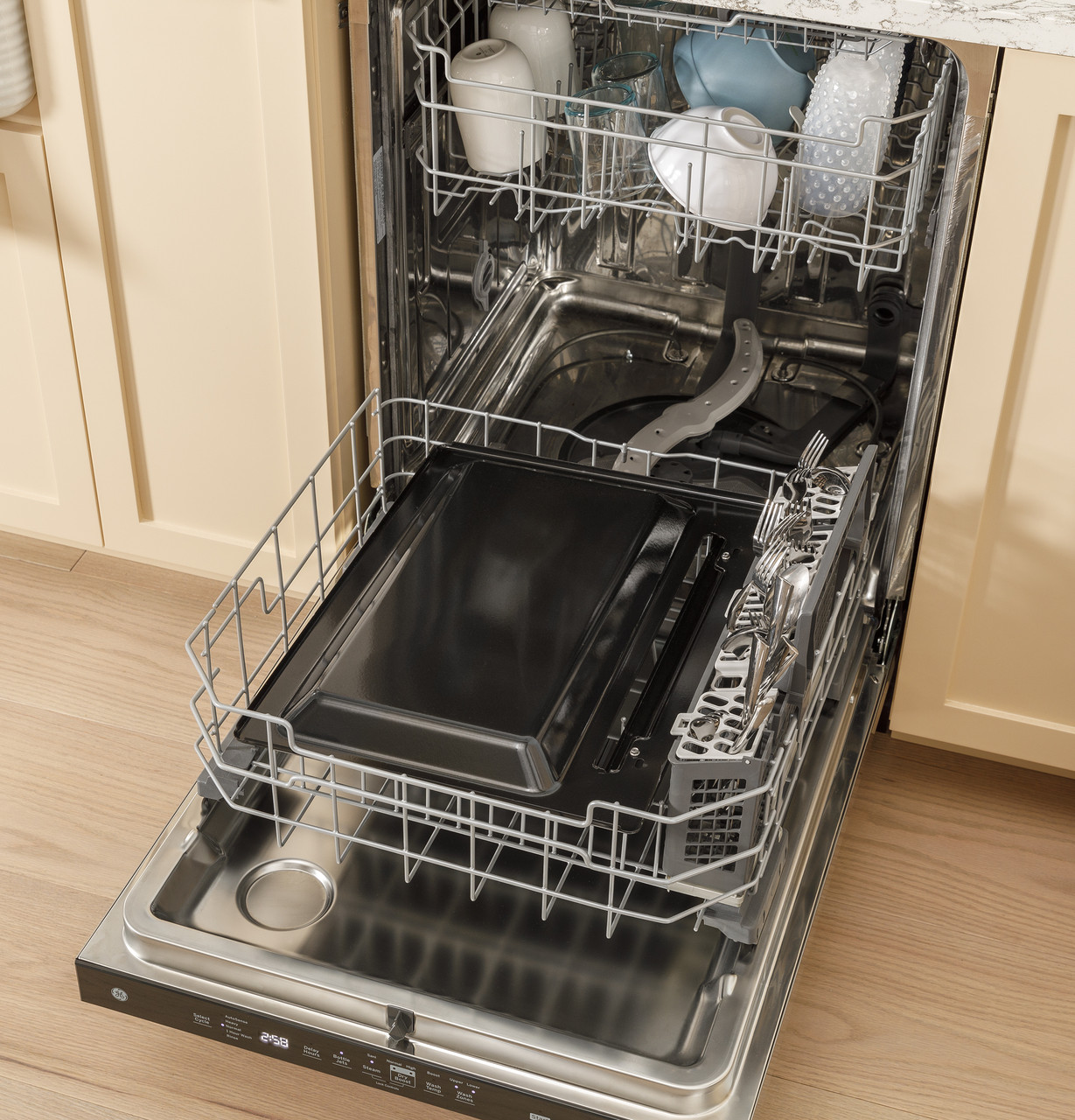 125337_GE_600_Easy_Wash_Oven_Tray_In_Dishwasher.jpg 125337_GE_600_Easy_Wash_Oven_Tray_In_Dishwasher.jpg