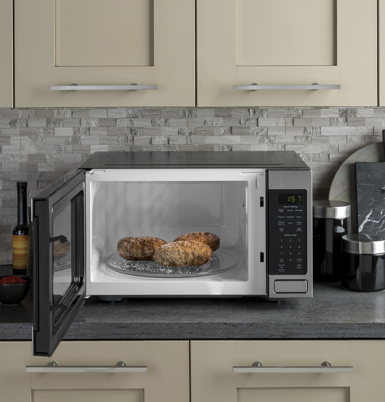 GE Microwave Oven - Thumbnail 3