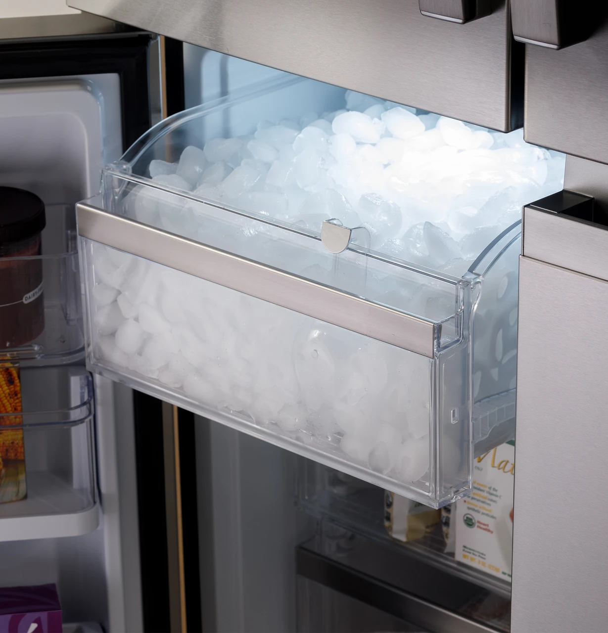 125128_Quad_Door_Largest_Capacity_IceBin_2400x2500.jpg