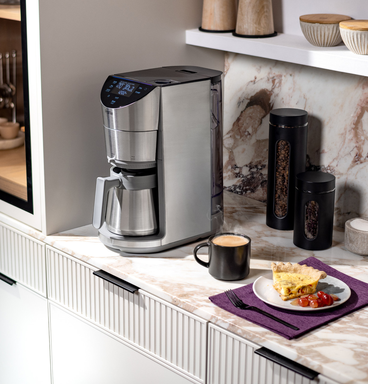 Profile_GrindBrew_P7CGAAS2TSS_05_Hero.jpg Profile_GrindBrew_P7CGAAS2TSS_05_Hero.jpg