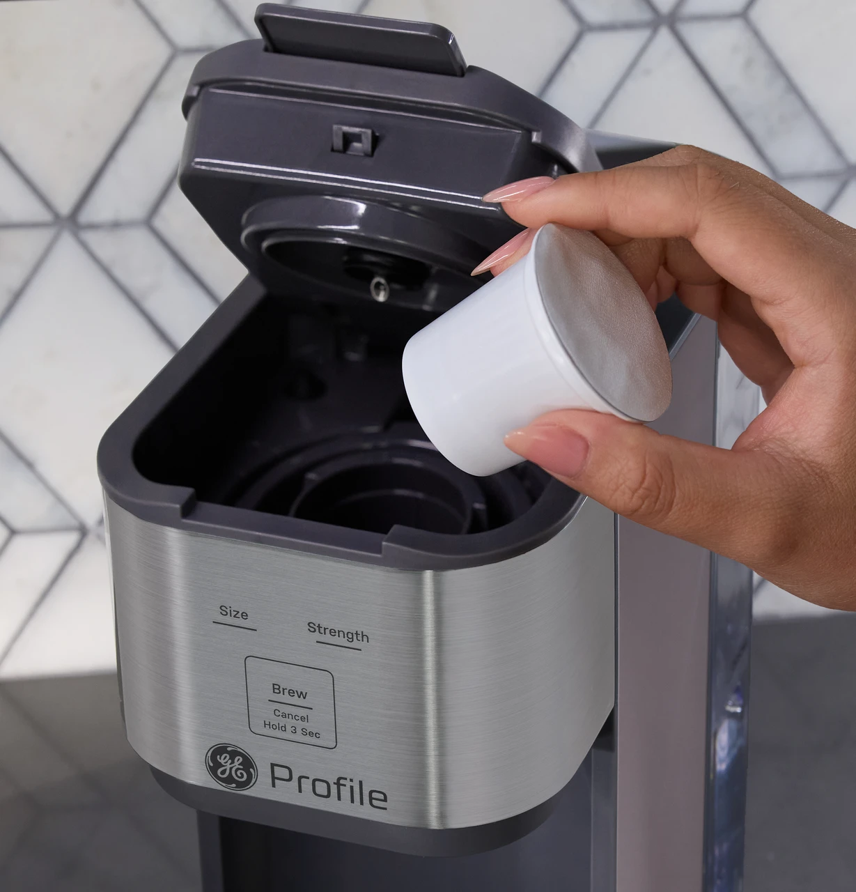 Profile_Brewpal_P7PLBTAZSS_PodUseFeature.jpg
