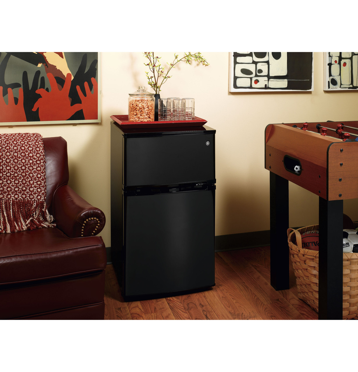 GE ENERGY STAR 3.1 Cu. Ft. Compact Refrigerator - Thumbnail 3