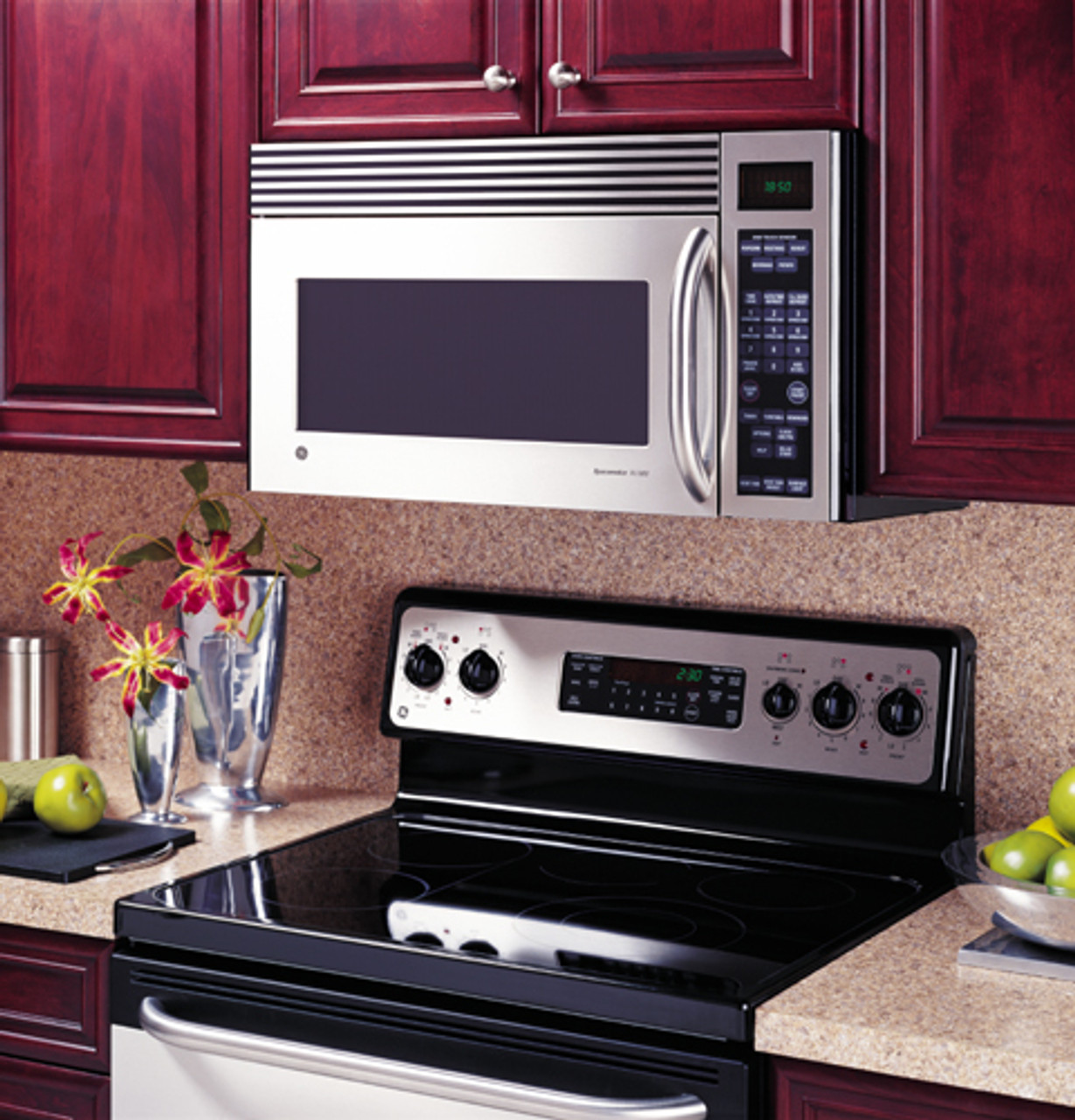 GE Spacemaker® XL1800 Microwave Oven with Recirculating Venting