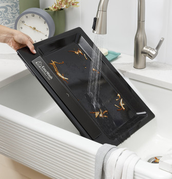 125337_GE_600_Easy_Wash_Oven_Tray_In_Sink.jpg