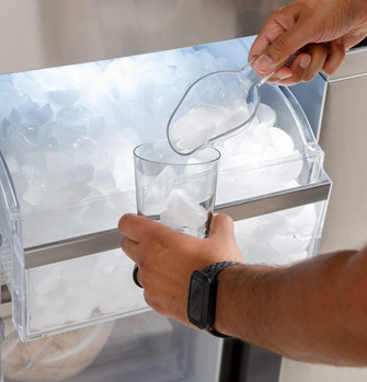 125128_Quad_Door_IceMaker_Scoop_2400x2500.jpg 125128_Quad_Door_IceMaker_Scoop_2400x2500.jpg