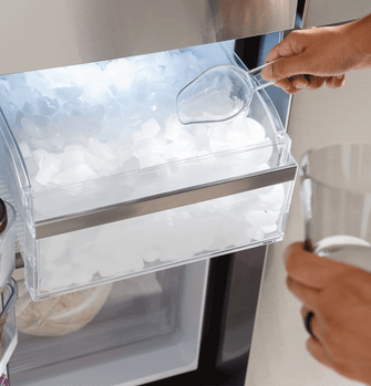 125128_Quad_Door_IceMaker_Scoop_GIF_2400x2500.gif