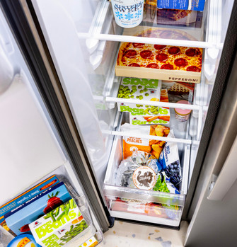 5444846873_GE_GSS28NYYFS_FreezerDrawers.jpg