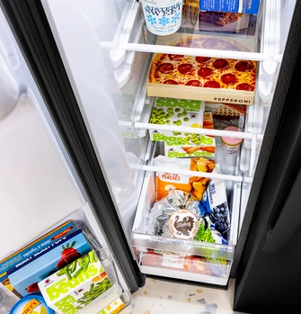 5444846873_GE_GSS28NGYBB_FreezerDrawers.jpg