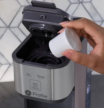 Profile_Brewpal_P7PLBTAZSS_PodUseFeature.jpg