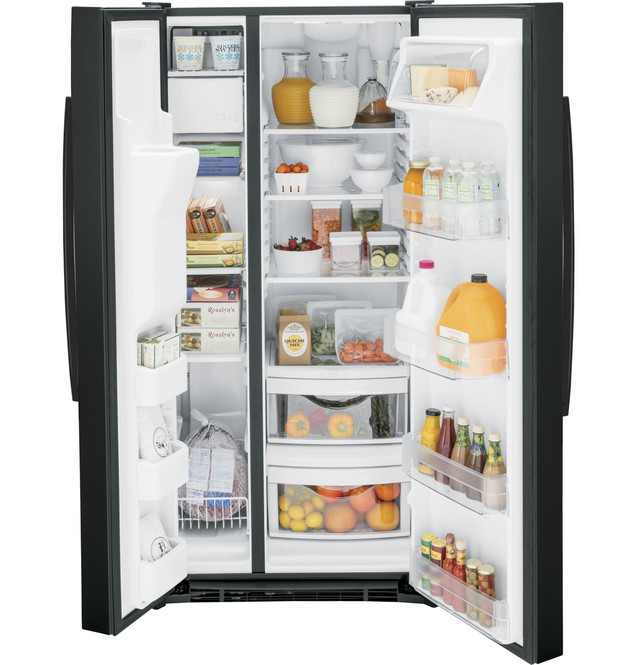 GE GSE23GGPBB GE - 23.2 Cu. Ft. Side-by-Side Refrigerator with External Ice & Water Dispenser - High Gloss Black 1
