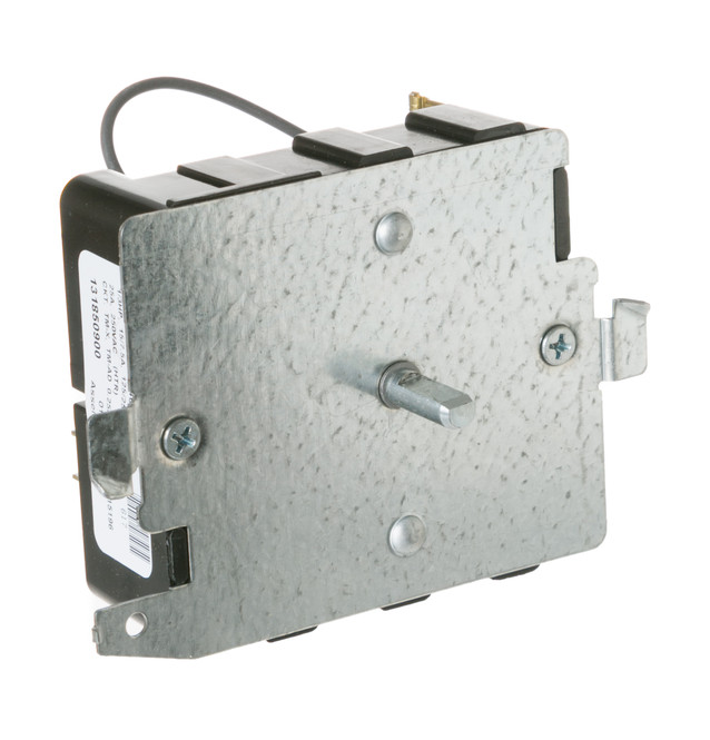 WH12X10079-0404.jpg