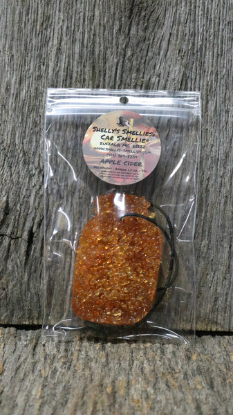A Mason jar shaped car smellie! The smell of apple cider! YUMM!
Ready to hang in your vehicle, colors may vary.