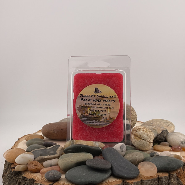 A special date night is hard to describe but this scent captures the essence of an unforgettable summers date night. Fresh and clean with bright accents of wood, earth and citrus that evoke the scent of summer nights animated by a cool breeze. Like a dinner at a cafe on a mediterranean seas edge.