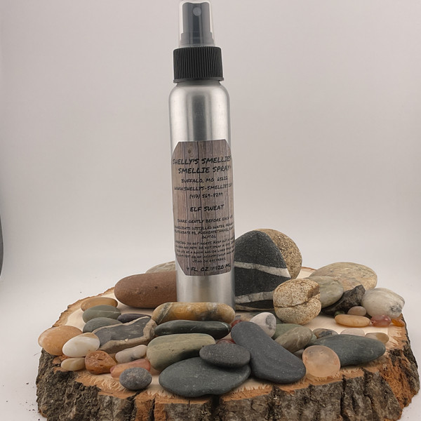 What is does elf sweat smell like? Well, you see, those little elves are working hard for you and for snacks they like to eat blueberries, oranges, peaches, cinnamon candied apples, and vanilla infused cloves. Delicious and YUMMY!