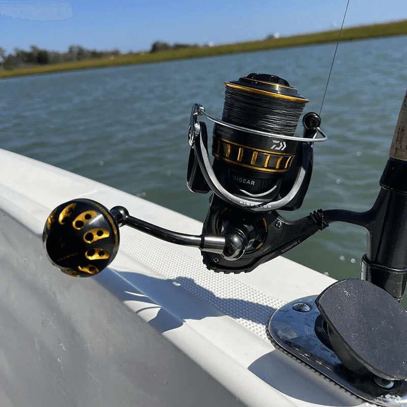 daiwa bg reel handle Saltwater Spinning 3500 - 5.7:1 Gear Ratio - 6+1 Bearings - 38.50" Retrieve Rate - 17.60 lb Max Drag Whether youre in freshwater or saltwater Daiwa Bg Fishing Rod Reel