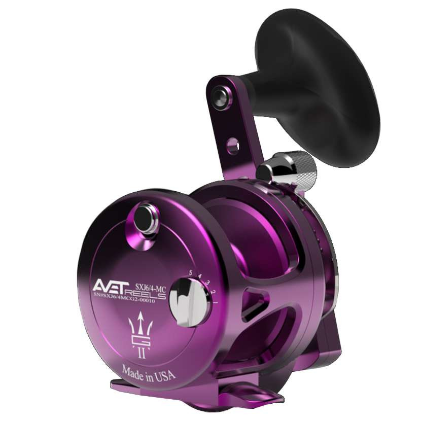 新品　miniMOTO TYPE オールドファイヤー　エイジング加工　パープル Avet SXJ 6/4 G2 MC RH-PU 2-Speed Reel Purple - TackleDirect