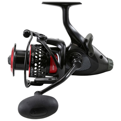 okuma ceymar 340 Baitfeeder A Spinning Reel The On/Off lever on the rear of the reel will automatically disengage the baitfeeding system so you can fight your fish with the main drag system. Kołowrotek Okuma Ceymar BAITFEEDER CMBF-340