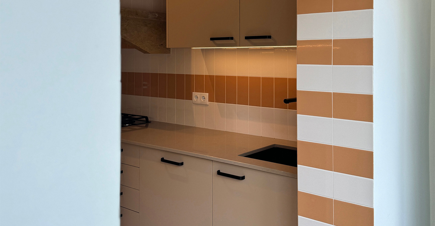 Anselmo Plano - Apricot Glossy | Glazed Ceramic