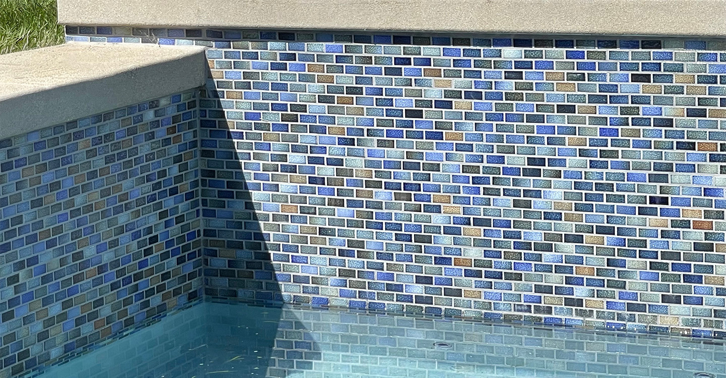 Aikon Emiko - Aurora Mix Glossy | Glazed Porcelain