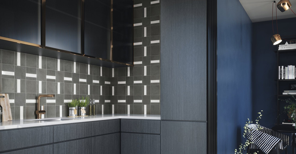 Apogeo Lyric - Deco Charcoal Multi-Finish