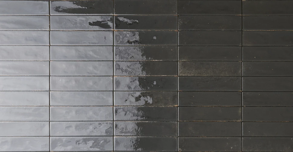 Viola Poet - Black Glossy | Glazed Porcelain