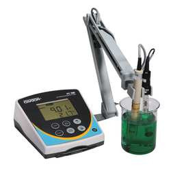 OAKTON WD-35413-20 PH/CON 700 BENCHTOP METER W/STAND