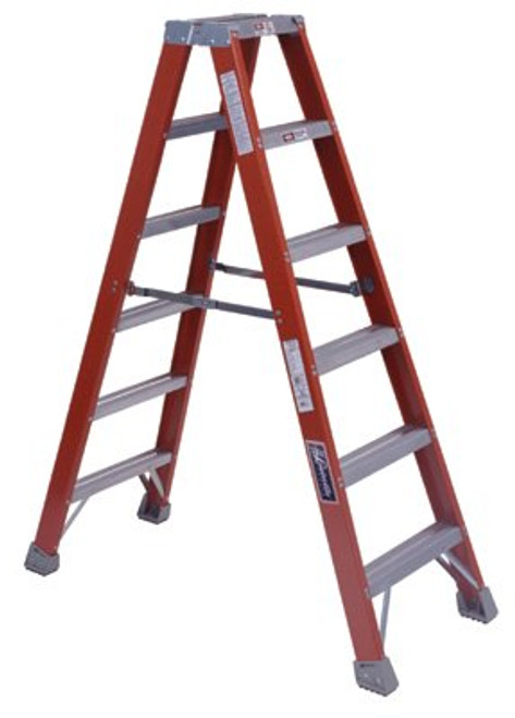 LOUISVILLE LADDER FM1504 5 STEPS, 4' HIGH, TYPE IA RATING, FIBERG