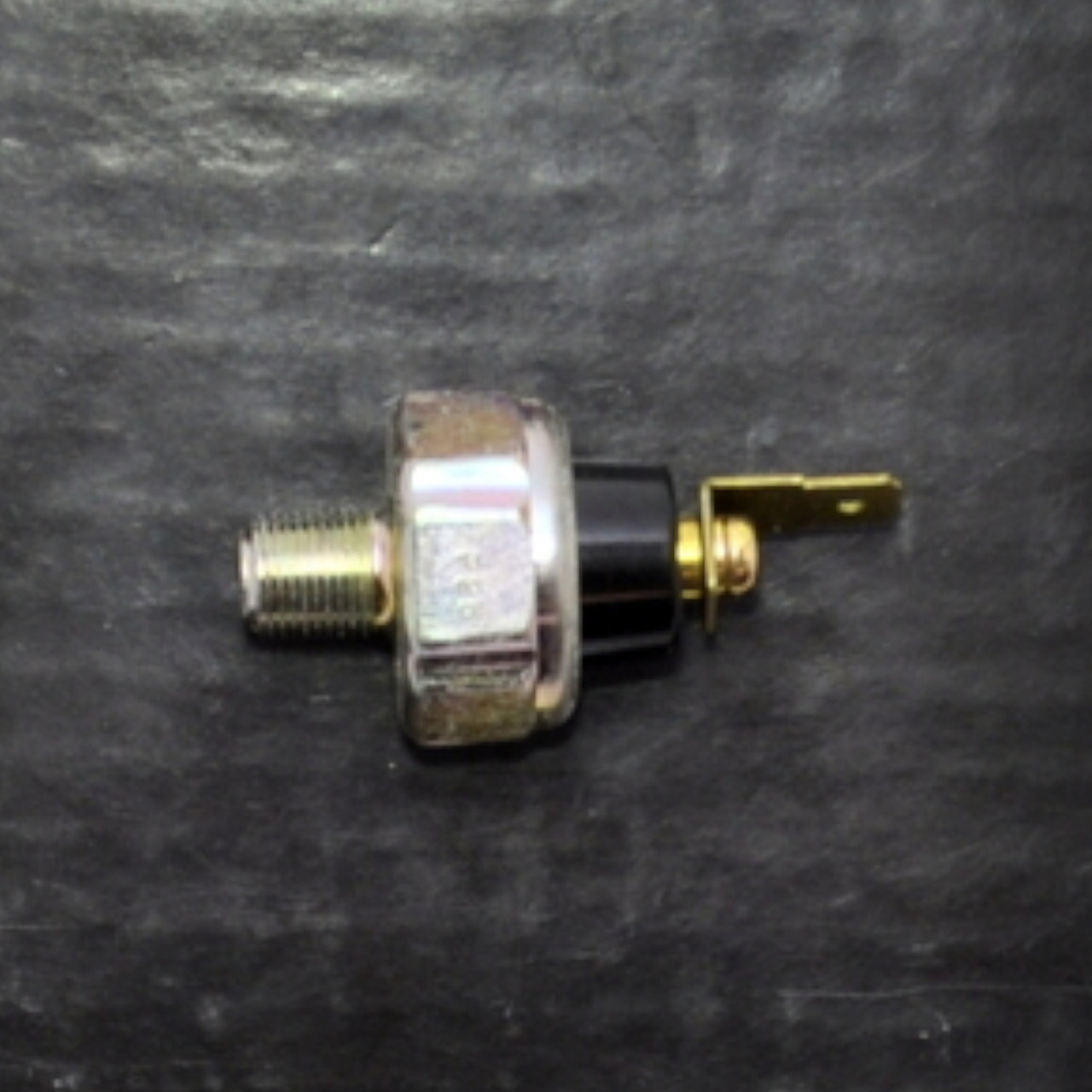 Johnson Evinrude OMC OEM Oil Pressure Switch, 0445037