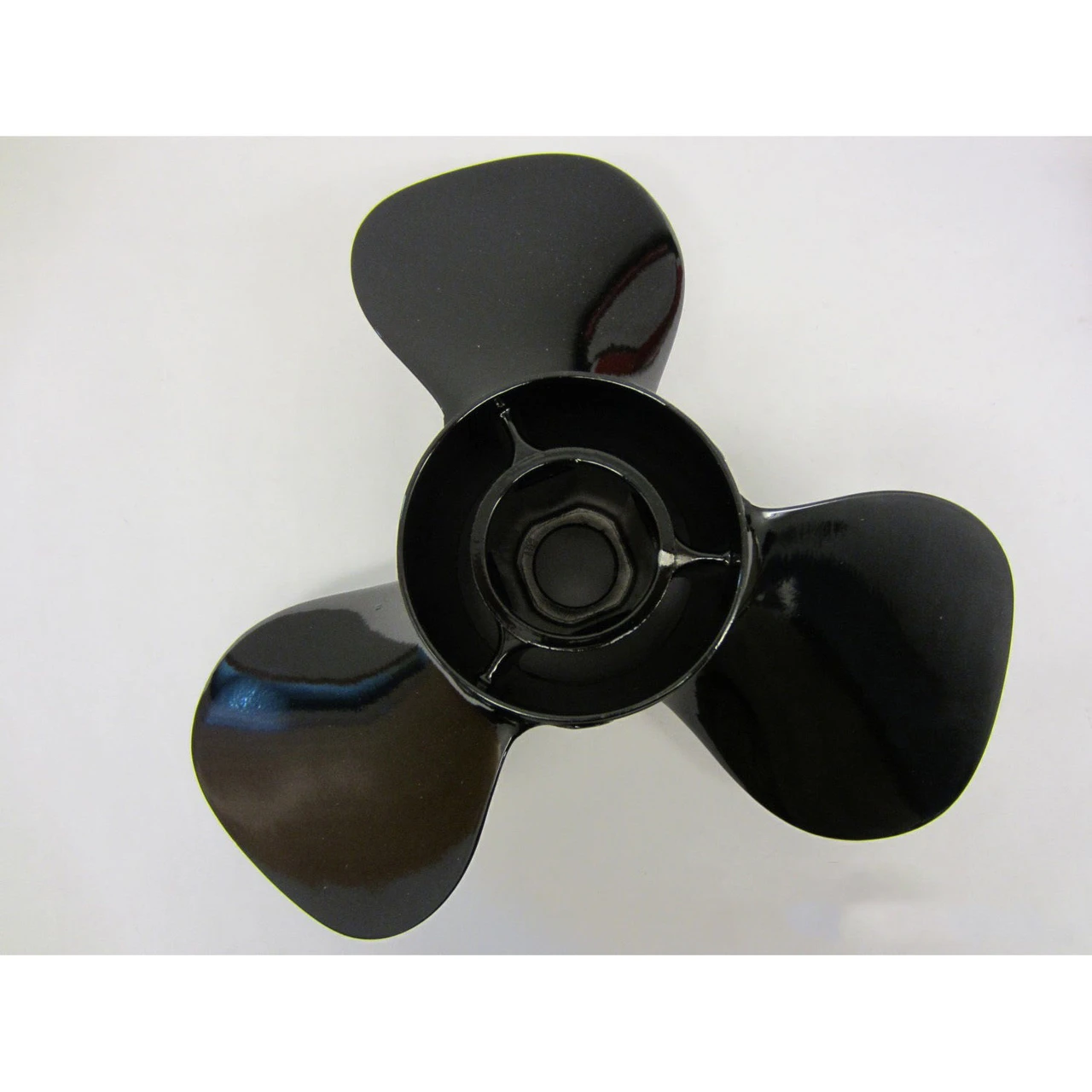 Mercury Marine Mercruiser New OEM BlackMax 15 1/2 X 18 RH Propeller, 48-11324A45
