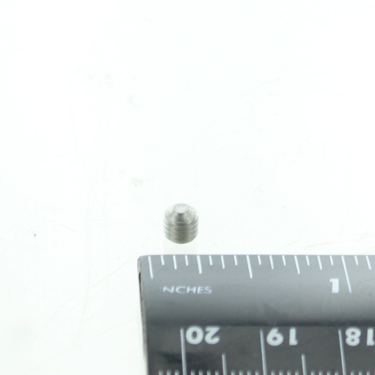 Johnson/Evinrude/OMC New OEM SET SCREW 0318605, 318605