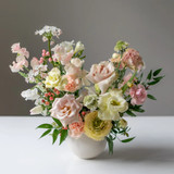 How to Decorate a Room or Office Using Flowers