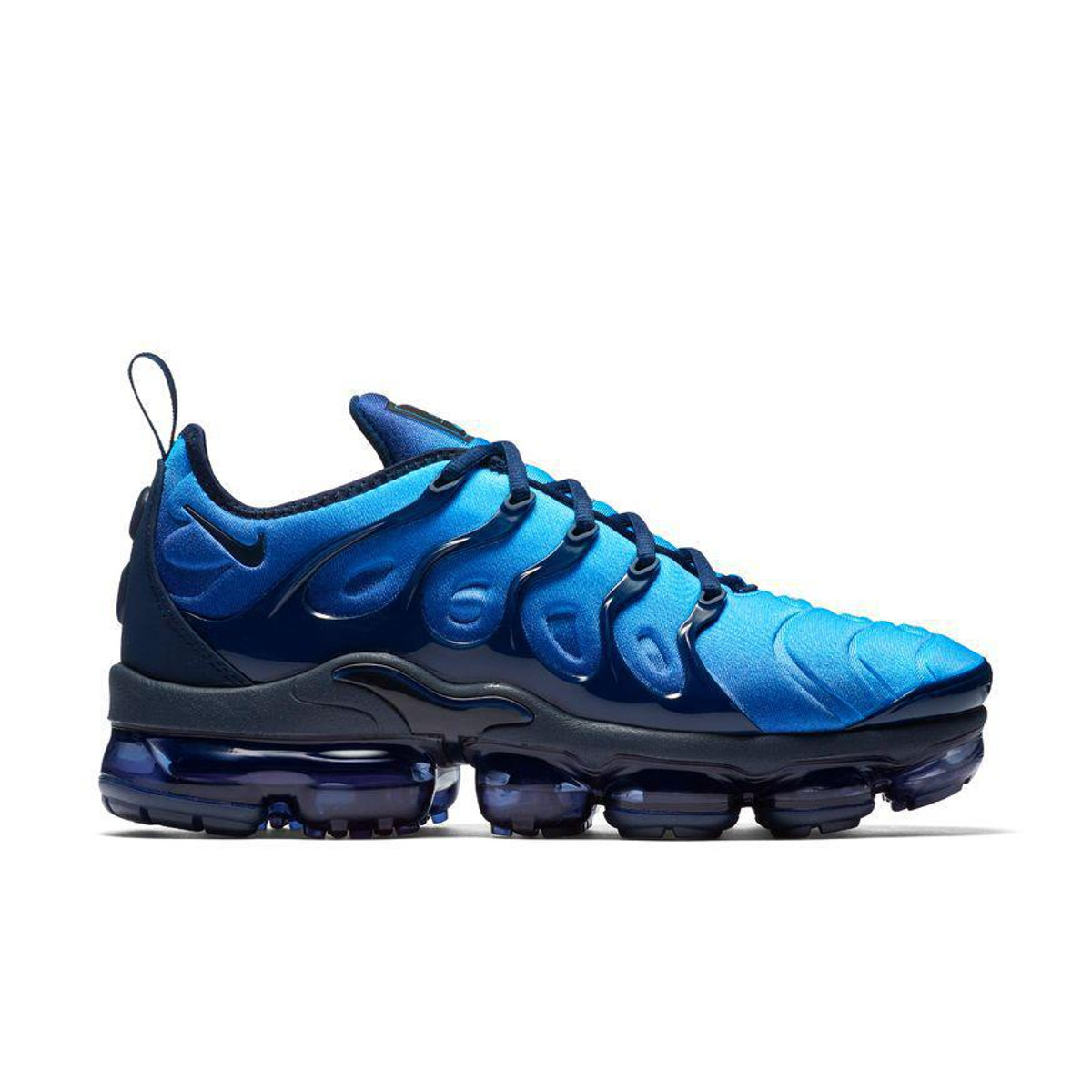 nike vapormaxes plus