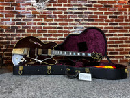 La légendaire ES-355 Gibson Rumble in the jungle, dernière guitare disponible en France chez Michel musique 