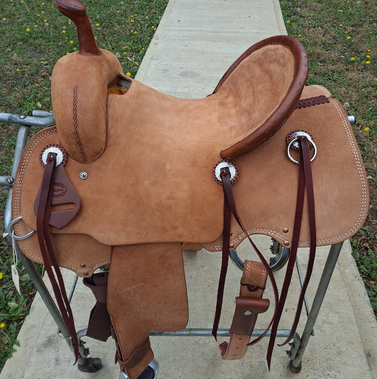 New Cheyenne j2 Stock Saddle by Fort Worth Saddle Co with 14 inch seat. Premium leather in light oil roughout. Secure pencil roll seat. Gullet size is 8 inch, weight is 30lbs, and skirt is 25 inch. Made in USA. Limited lifetime warranty.

S1247