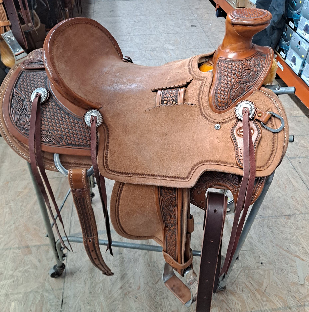 New Wade Saddle by Fort Worth Saddle Co with 16 inch seat. Hermann Oak leather in light oil antique. Tooled exposed stirrup leathers. Leather latigo and offside. Flank cinch included. Gullet size is 7 inch, weight is 38lbs, and skirt is 28.5 inch. Made in USA. Limited lifetime warranty.

S1302