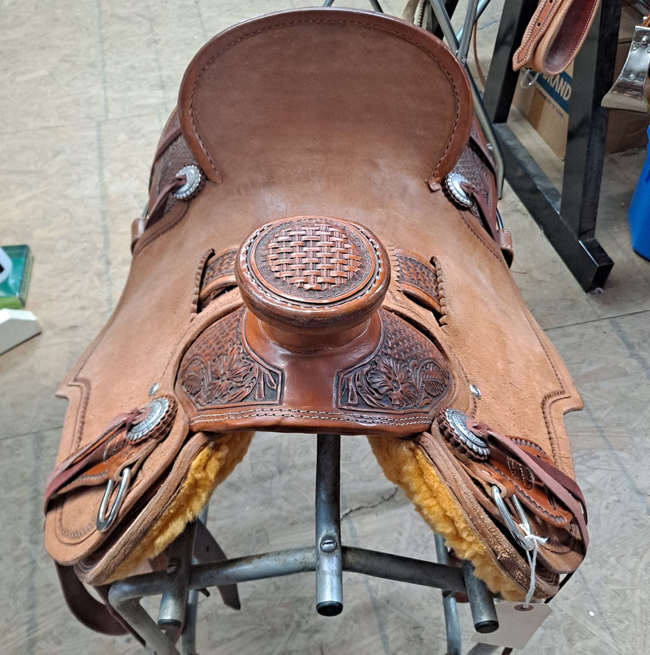 New Wade Saddle by Fort Worth Saddle Co with 16 inch seat. Hermann Oak leather in light oil antique. Tooled exposed stirrup leathers. Leather latigo and offside. Flank cinch included. Gullet size is 7 inch, weight is 38lbs, and skirt is 28.5 inch. Made in USA. Limited lifetime warranty.

S1302